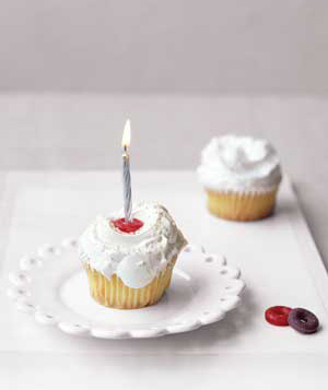 http://frosting.allthingscupcake.com/wp-content/uploads/2010/07/cake-candle_300.jpg