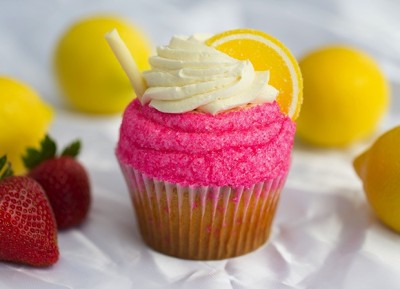 Strawberry-Lemonade-Monthly-Cupcakes_940x4501