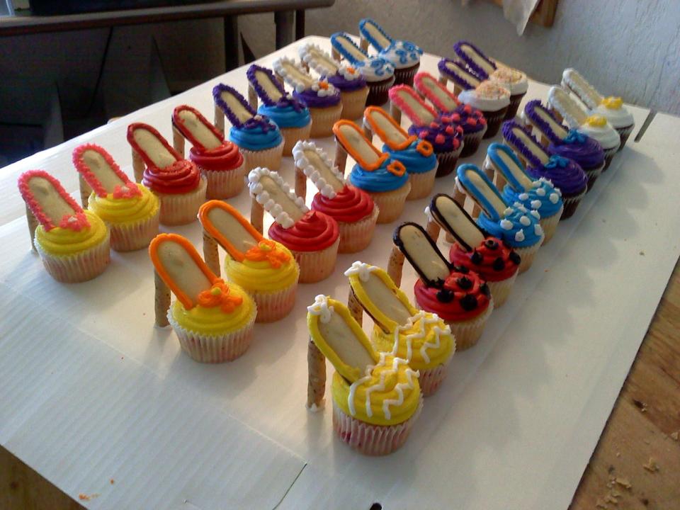 more-shoe-cupcakes-from-facebook.jpg